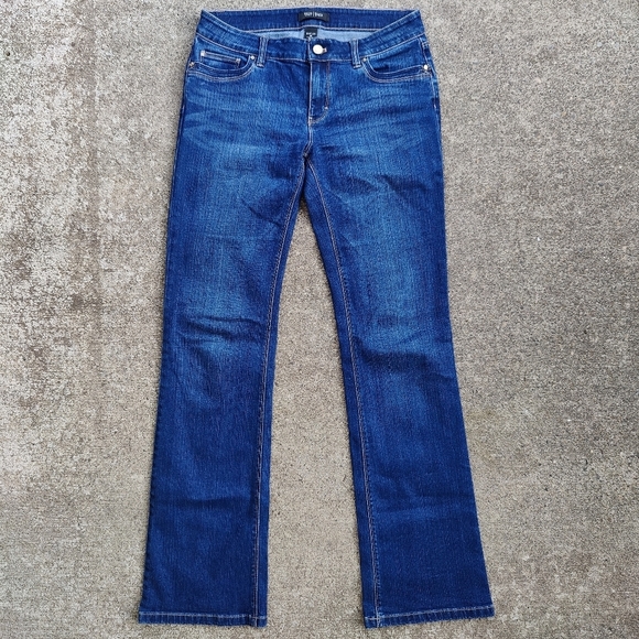 White House Black Market Denim - WHBM Boot Leg Boot Cut Medium Wash Jeans Women's Size 6 R SUPER CUTE